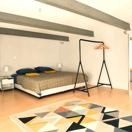 Centre Historique: Duplex Apartment